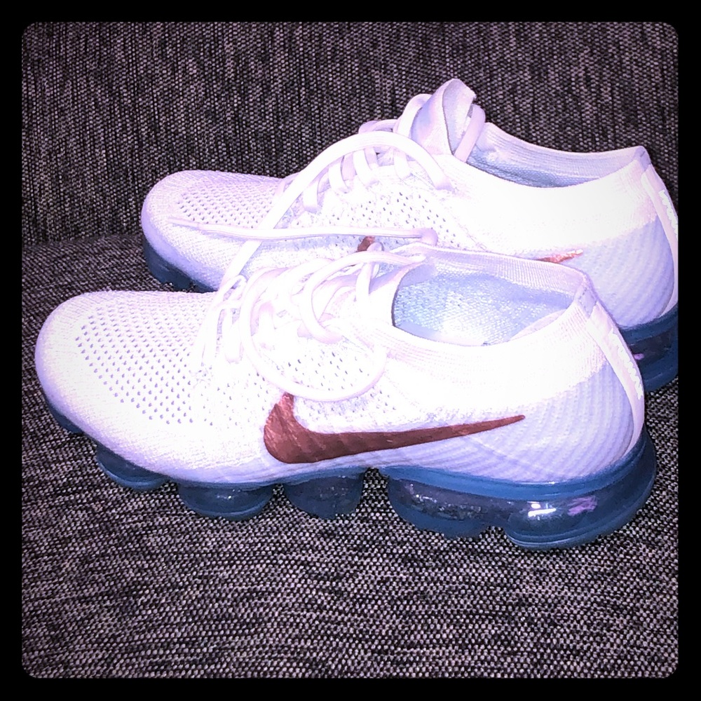 Women’s Nike Air Vapormax Flyknit 2 in Size 9